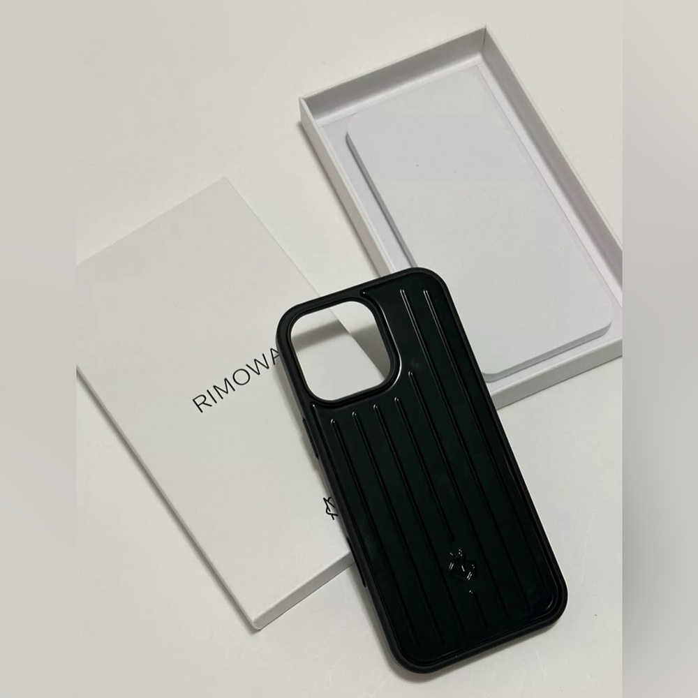 Rimowa Iphone Case Polycarbonate For Iphone 16 Pro Green - Picture 5 of 7